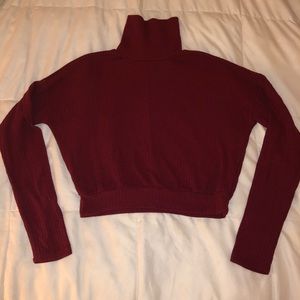 👑 Cropped Red Turtleneck